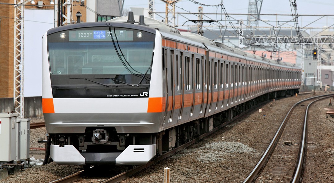 JR_East_E233_series_EMU_031